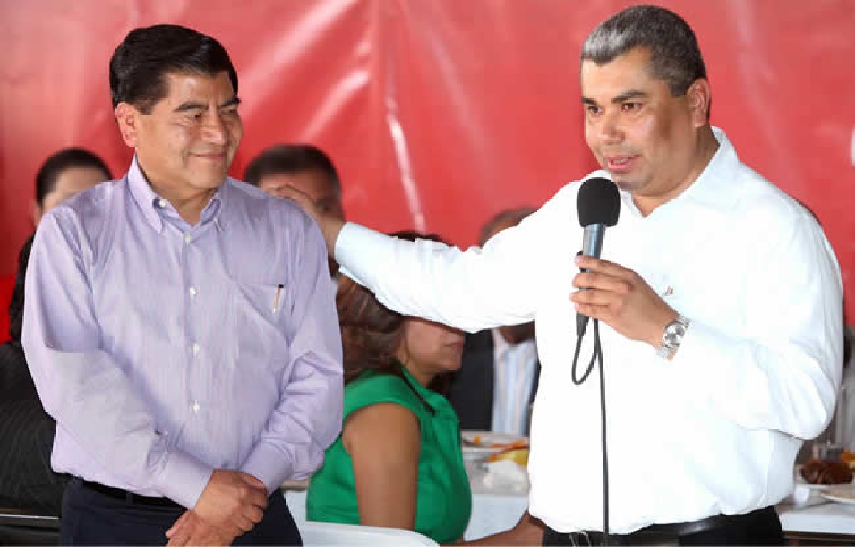 Javier López Zavala, ex secretario de Gobierno, hoy acusado de asesinato de Cecilia Monzón, en la imagen al lado del gobernador Mario Marín el famoso "gober precioso".