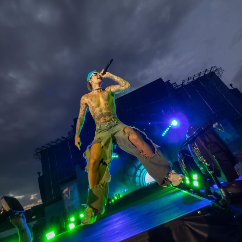 Justin Bieber cancela conciertos por parálisis facial