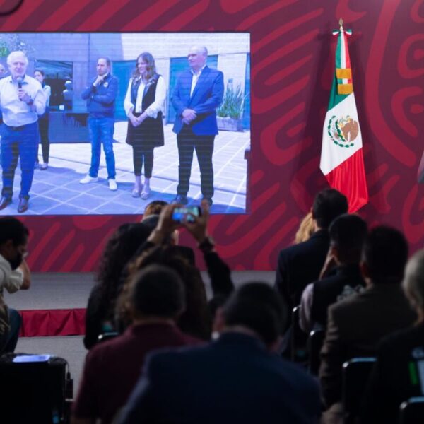 “‘Machincuepas’ de la oposición la desdibuja”, dice López Obrador