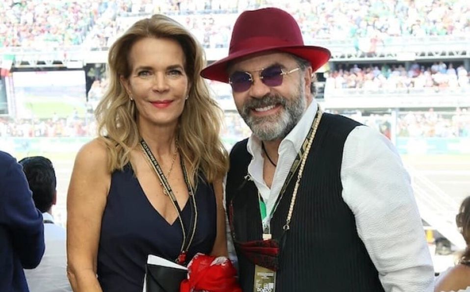 Manuel Mijares presenta por primera vez a su novia en una alfombra roja