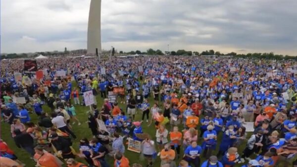 Estadounidenses salen a las calles a protestar contra posesión de armas