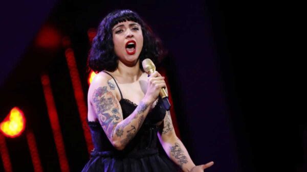 Mon Laferte revela que vendía mariguana en la escuela