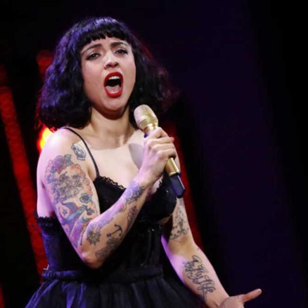 Mon Laferte revela que vendía mariguana en la escuela