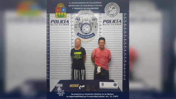 al hombre y a la mujer se les halló en posesión de una bolsa con #Drogas durante una revisión