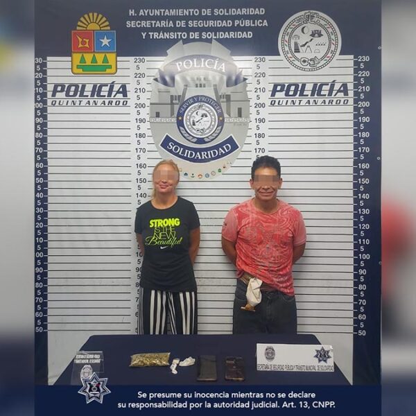al hombre y a la mujer se les halló en posesión de una bolsa con #Drogas durante una revisión