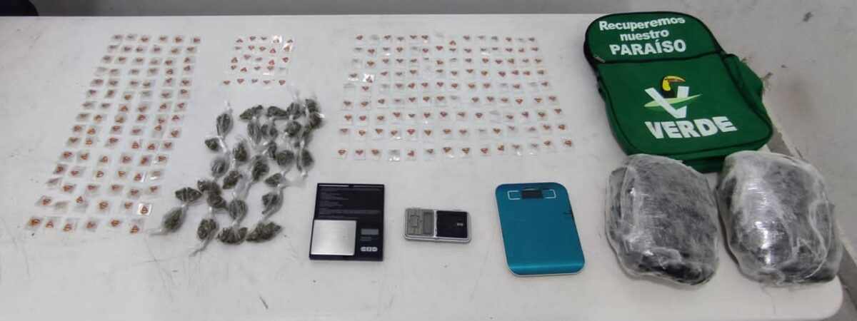 Material decomisado a los narcomenudistas en Tulum.