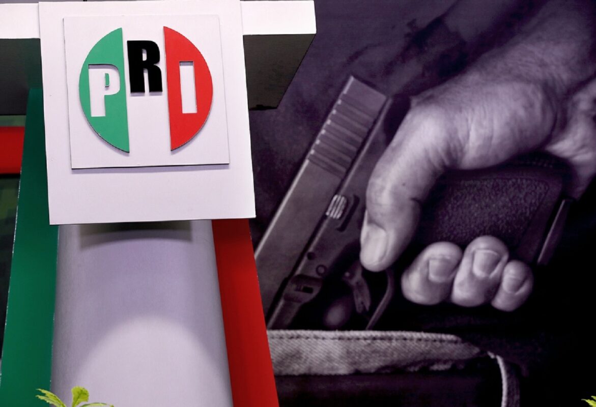 Foto mostrada el martes en la conferencia del dirigente nacional del PRI, Alejandro Moreno, donde anunció que presentará una iniciativa de reforma a la Ley de Armas para que la población pueda defenderse de la delincuencia.