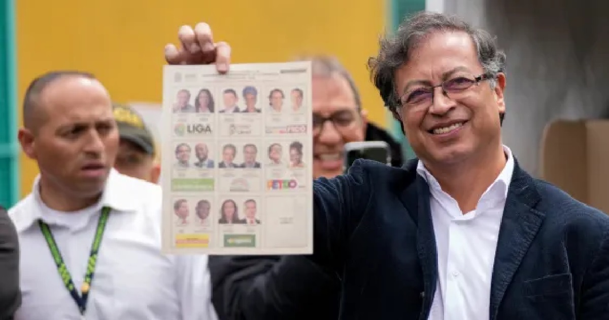 Gustavo Petro, de 62 años, nació de una familia humilde de la costa Caribe; en su juventud militó en la guerrilla M-19.