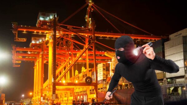 Roban 20 contenedores con oro, plata y aparatos electrónicos en Manzanillo