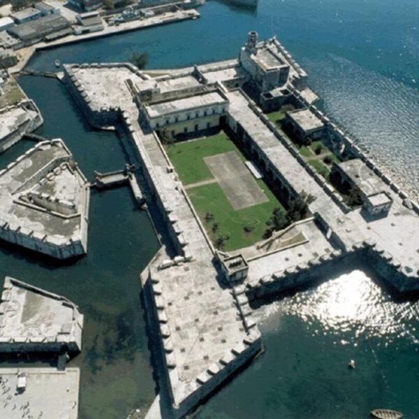 Rehabilitarán los fuertes de San Juan de Ulúa y Perote, anuncia AMLO