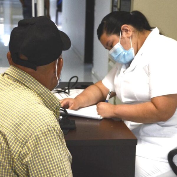 SESA promueve la detección oportuna y el control de enfermedades en los adultos mayores