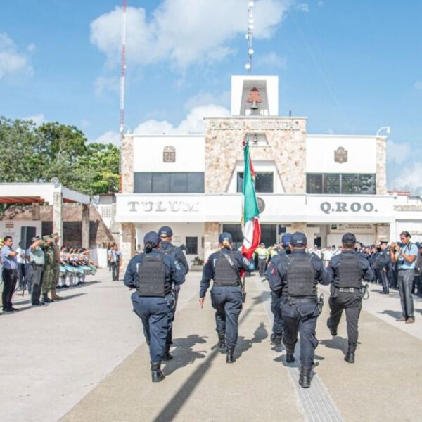 Ayuntamiento de Tulum rinde honores a policías caídos en el cumplimiento del deber.