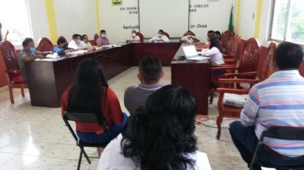 Regidores de Lázaro Cárdenas rechazan concesionar la recoja de basura en Holbox.
