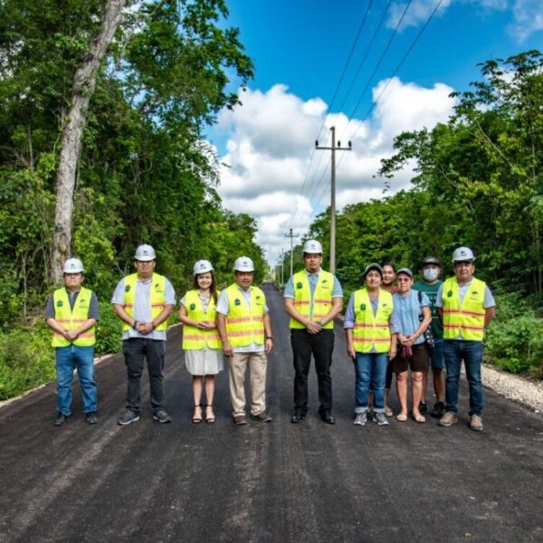 Entrega Marciano Dzul nuevo acceso a Relleno Sanitario de Tulum.