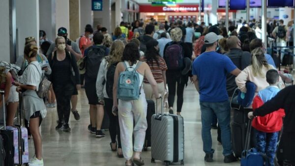 Reportan más de 560 operaciones en el aeropuerto de Cancún.