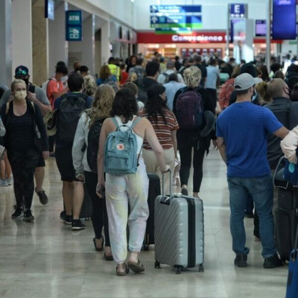 Reportan más de 560 operaciones en el aeropuerto de Cancún.