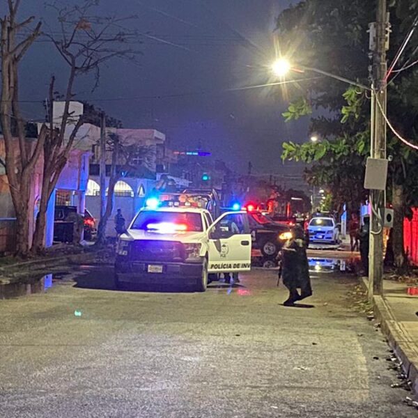 Detienen a tres en cateo a "narcotiendita" en Cancún