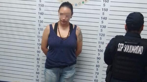 Canes detectan droga a una mujer en Playa del Carmen.