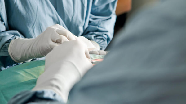 Amputan ambas piernas a paciente del IMSS por tratamiento erróneo.