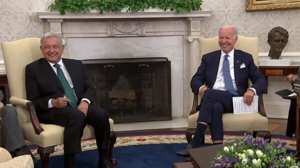 Pide AMLO a Biden “regularizar y dar certidumbre” a migrantes