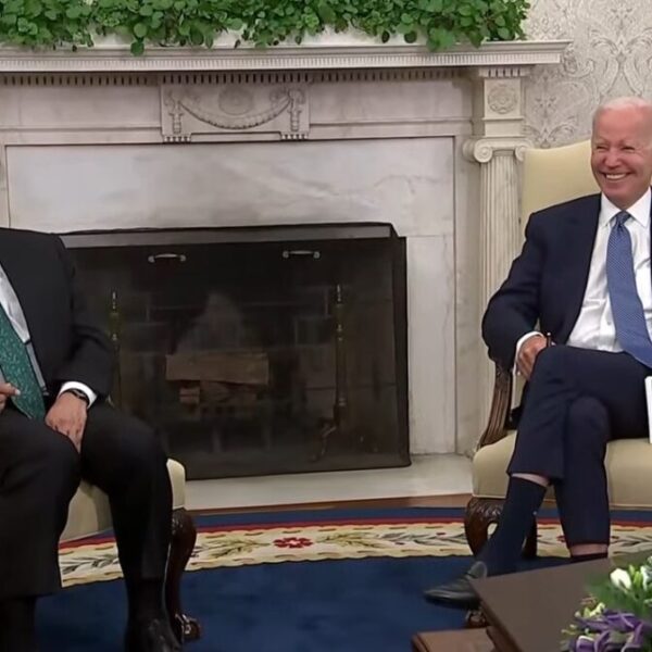 Pide AMLO a Biden “regularizar y dar certidumbre” a migrantes