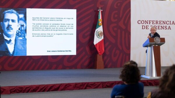 Da AMLO “coscorrón” a Morena, “el corrupto no es de izquierda”