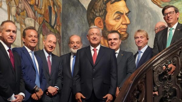 Invita AMLO a empresarios de EU a invertir en México