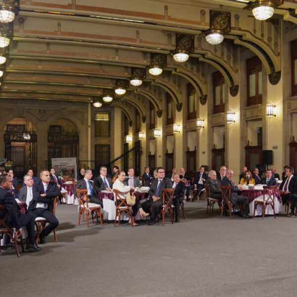 “Cena con empresarios fue para invitarlos a sorteo de Lotería”