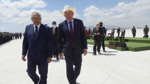Defiende AMLO a Ken Salazar ante críticas del ‘New York Times’
