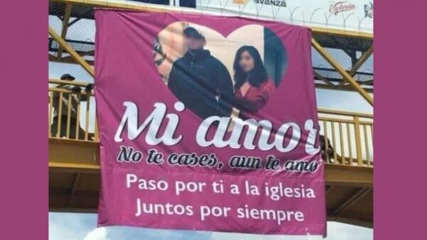 VIRAL: Con mensaje en puente le pide a su ex no casarse.