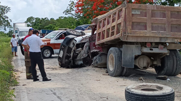 Muere chofer en fatal accidente en vía Cancún-Leona Vicario