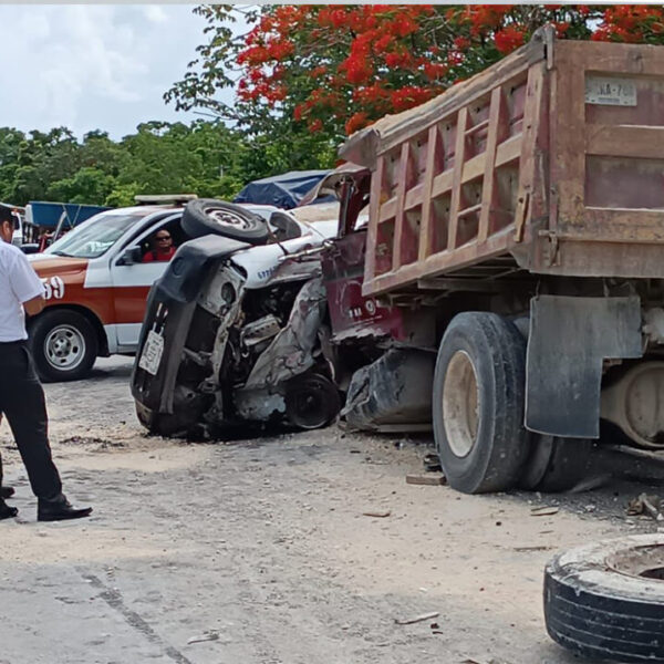 Muere chofer en fatal accidente en vía Cancún-Leona Vicario