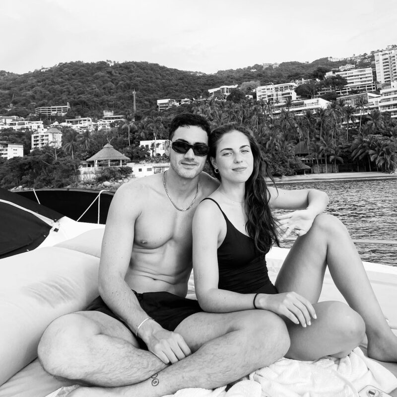 Alex Speitzer reacciona incómodo a preguntas sobre su vida amorosa