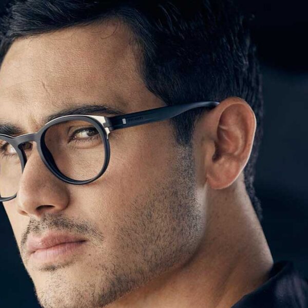 Alex Speitzer reacciona incómodo a preguntas sobre su vida amorosa