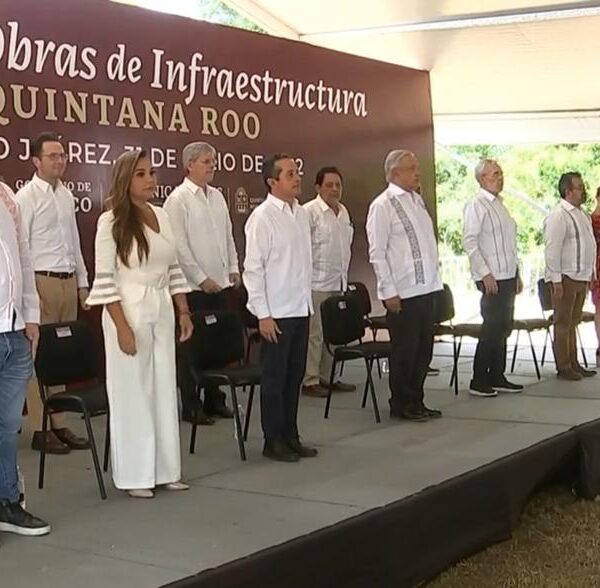 El presidente López Obrador pone en marcha programa integral de obras en Cancún.
