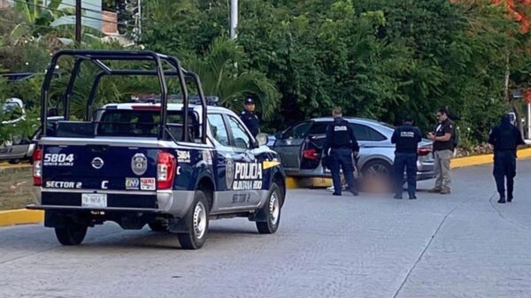 En pleno centro de Cancún, balean a presunto empleado del INM