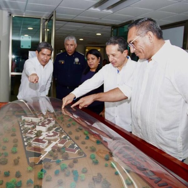 El gobernador Carlos Joaquín constató la modernización de la Universidad Politécnica de Cancún