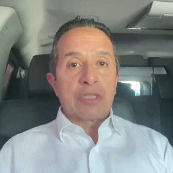 Carlos Joaquín mantiene su comunicación con las familias de Quintana Roo