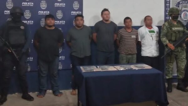 Detienen a sujetos armados en un taxi de José María Morelos.