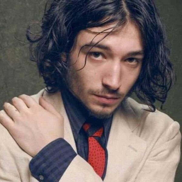 Denuncian a Ezra Miller por intentar asfixiar a una joven
