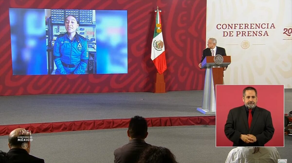 La ingeniera de 26 años se convirtió el mes pasado en la primera mexicana y una de las mujeres más jóvenes en llegar al espacio. El Presidente se reunirá con ella en agosto.