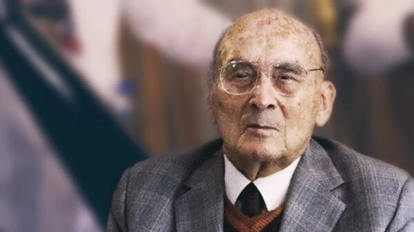 Envía AMLO pésame a familiares y amigos de Echeverría