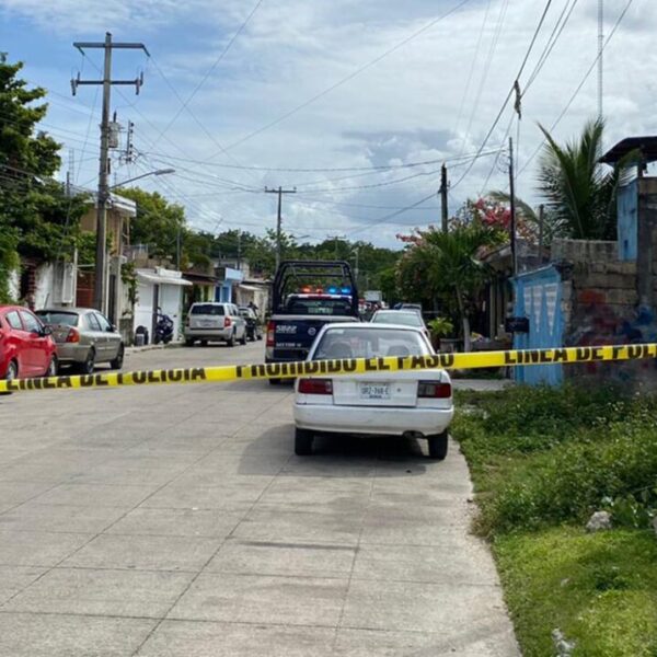 Ejecutan a balazos a barbero en la SM 102 de Cancún