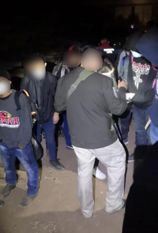 Aseguran a 225 inmigrantes en una bodega en Edomex; 194 son originarios de Guatemala; 14 de Honduras, 9 de Nicaragua, 5 de Cuba y 3 de El Salvador.