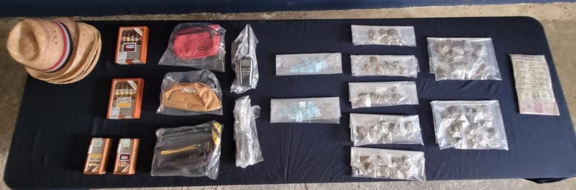 Detienen en Costa Mujeres a grupo de narcomenudistas; les decomisaron diversas dosis de estupefacientes y dinero.