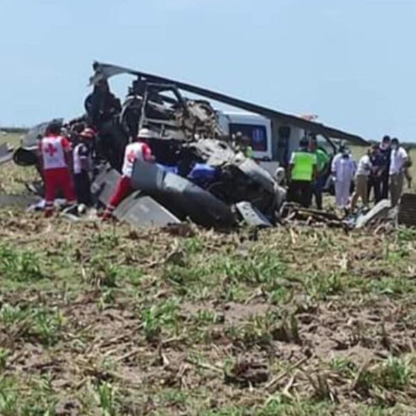 Se desploma helicóptero de la Marina en Sinaloa, reportan varios muertos
