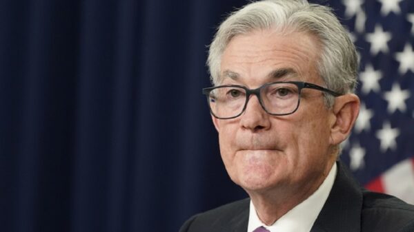 Intenta Fed frenar la inflación; suben otra vez tasas de interés