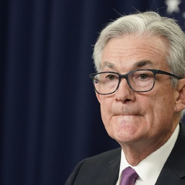 Intenta Fed frenar la inflación; suben otra vez tasas de interés