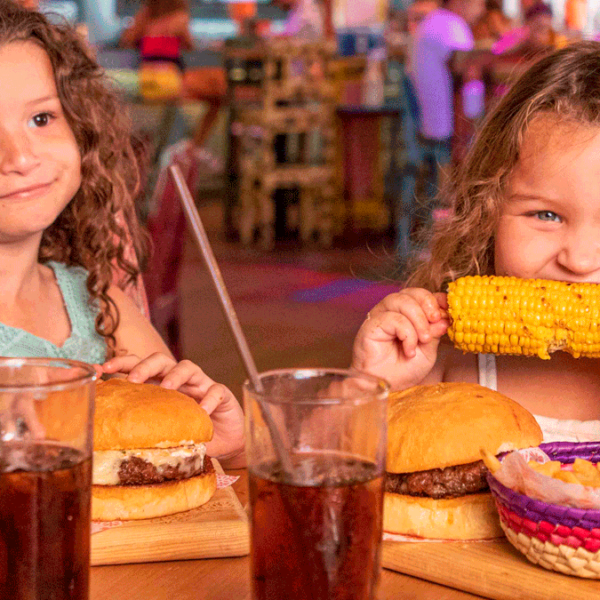 Los mejores lugares para salir a comer con niños en Cancún