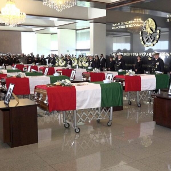 Homenaje del Gobierno a los 14 marinos fallecidos en Sinaloa